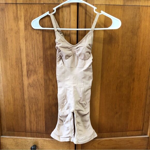 Skims Seamless Sculpt Mid-Thigh Bodysuit - Picture 2 of 8